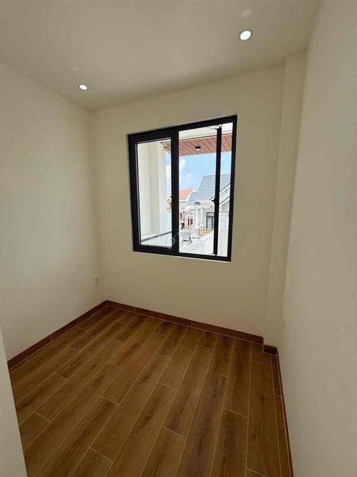 Nhà Mới 4 Tấm Lô Tư Ngang 6m Sát Quận Tân Phú Hạ 300Tr