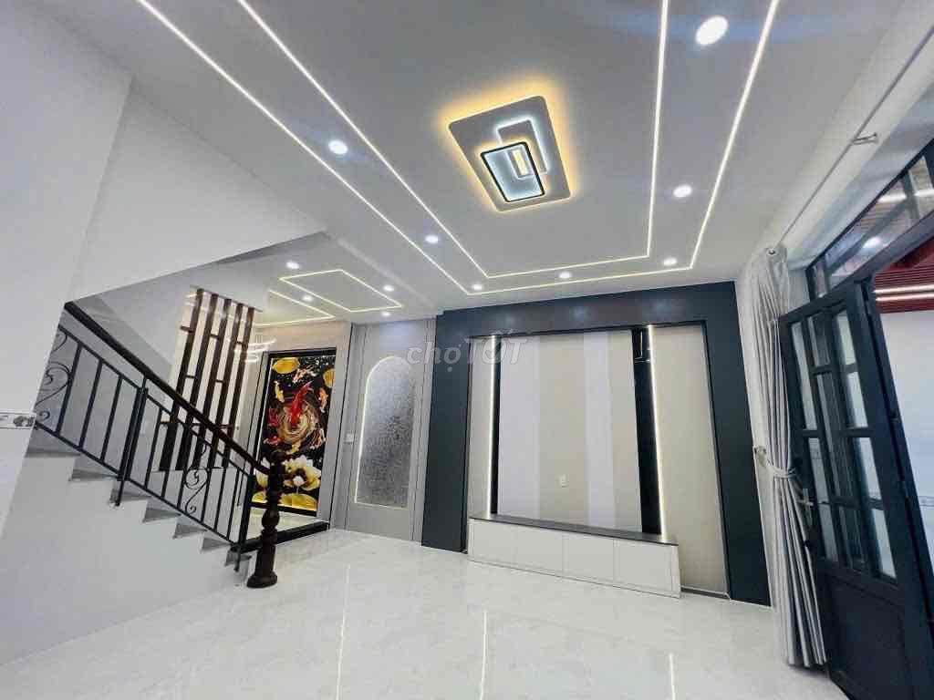 SÁT MẶT TIỀN TÂN KỲ TÂN QUÝ - NHÀ 3 TẦNG - 5.5 X 12 - GIÁ 5.x TỶ