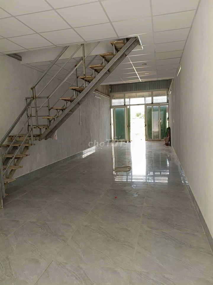 Nhà bán mặt đường Kênh Tham Lương rộng 30m