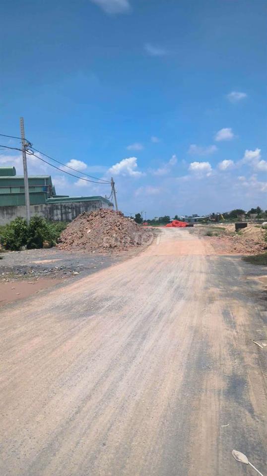 Nhà bán mặt đường Kênh Tham Lương rộng 30m