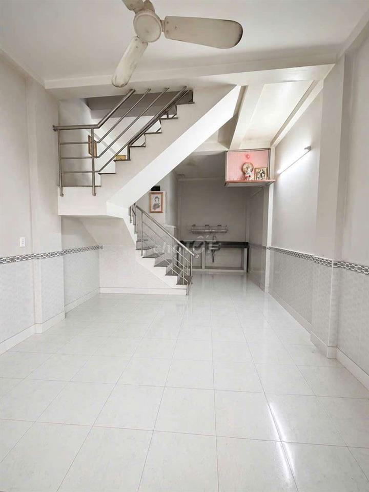 bán nhà 4m đường chiến lược 1 lầu 2pn 2wc