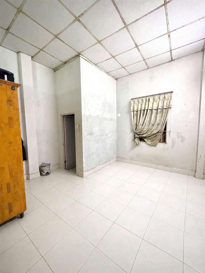 bán nhà 4m đường chiến lược 1 lầu 2pn 2wc