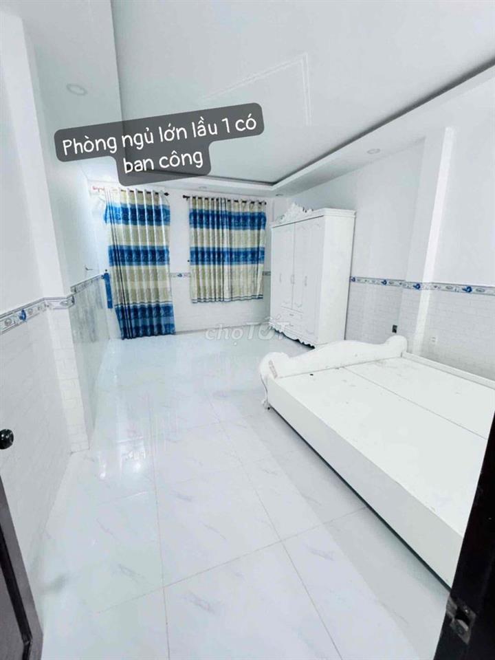 NHÀ KHU PHÂN LÔ - DIỆN TÍCH: 4m x 18m - 3TẦNG - 5Tỷ