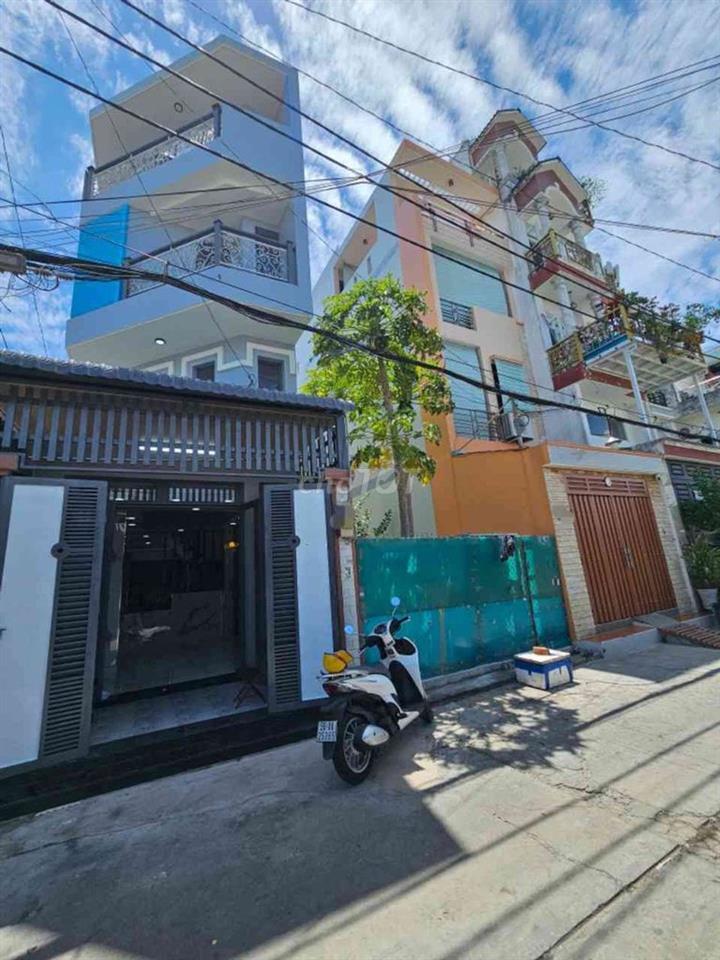 Căn góc 2 mặt hẻm xe tải. hẻm sạch sẽ không ngập nước. nhà mới 5 phòng