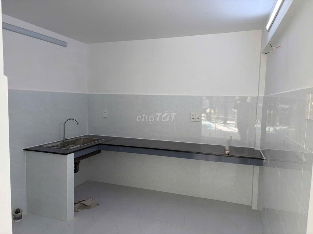 Nhà mặt tiền đối diện trường cấp 2 tiện kinh doanh