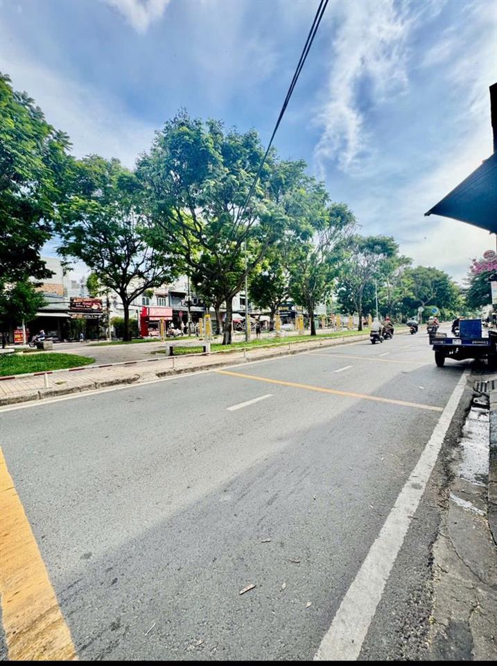 Nhà Bình Tân - 5,5m dài 7m 4 lầu 5PN ngay Tân Phú giá 3.4 tỉ - SHR