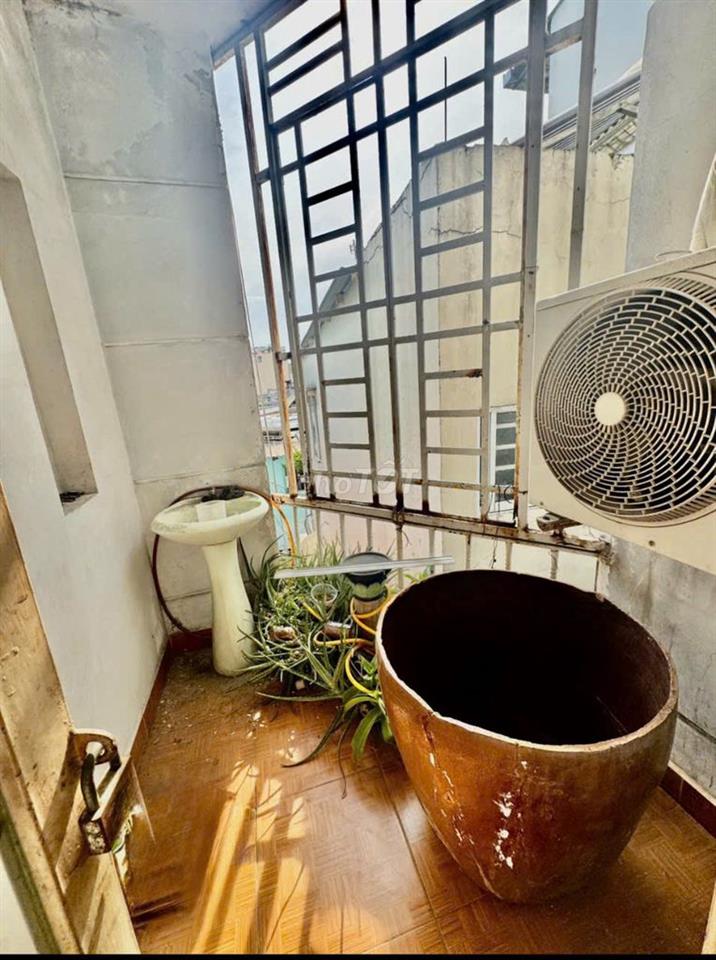Nhà Bình Tân - 5,5m dài 7m 4 lầu 5PN ngay Tân Phú giá 3.4 tỉ - SHR