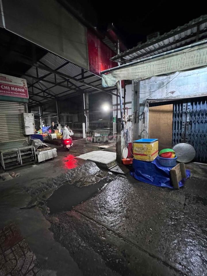 Kẹt tiền cần bán GẤP nhà cấp 4 Còn thương lượng, kinh doanh ngay chợ