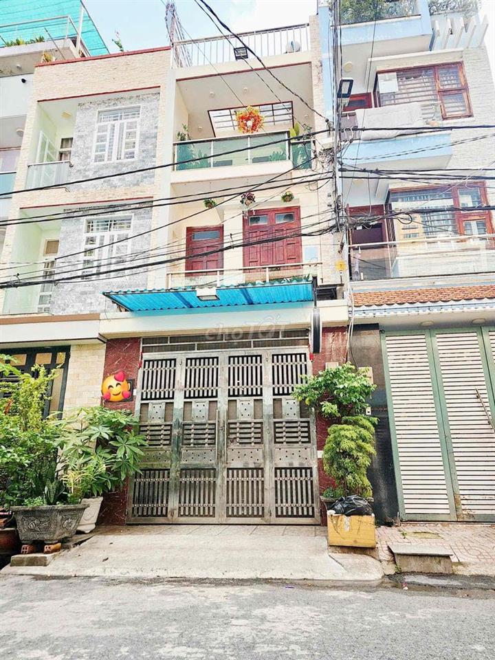 Nhà đẹp và sang, nội thất gỗ cao cấp. Khu an ninh, dân trí cao. Không