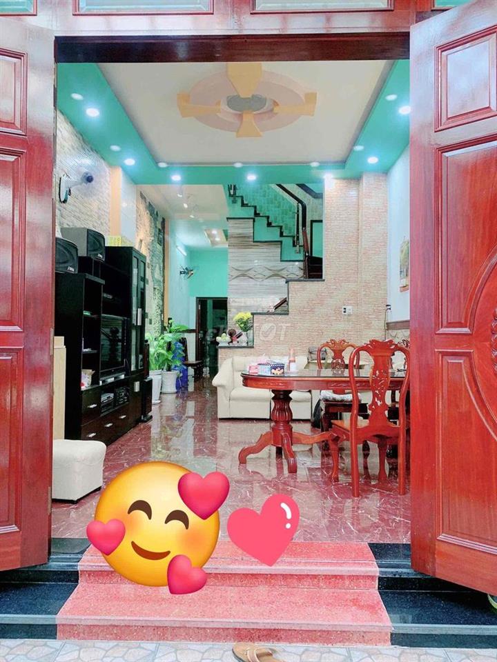 8 tỷ 050 triêu. NHÀ ĐẸP , NỘI THẤT GỖ CĂM XE và GÕ ĐỎ. KHÔNG NGẬP NƯỚC