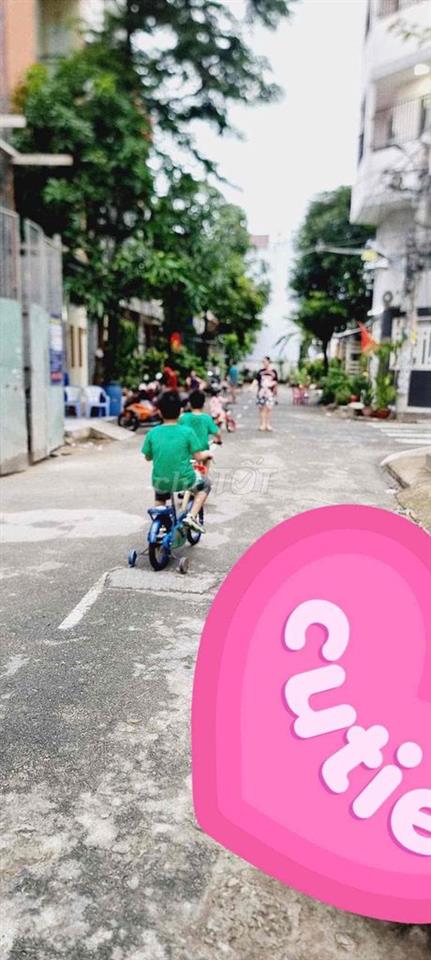 8 tỷ 050 triêu. NHÀ ĐẸP , NỘI THẤT GỖ CĂM XE và GÕ ĐỎ. KHÔNG NGẬP NƯỚC