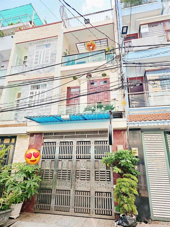 8 tỷ 050 triêu. NHÀ ĐẸP , NỘI THẤT GỖ CĂM XE và GÕ ĐỎ. KHÔNG NGẬP NƯỚC