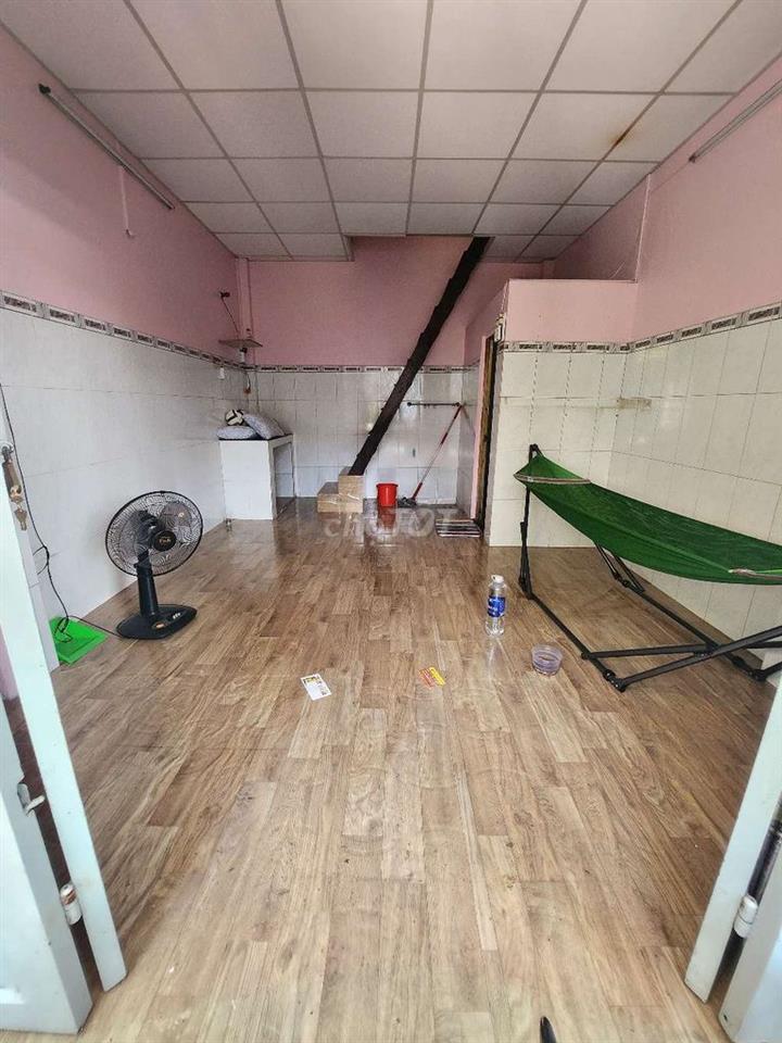 Nhà cho thuê mặt tiền 111 Đình Nghi Xuân (1PN 1WC) giá 5 triệu ở ngay