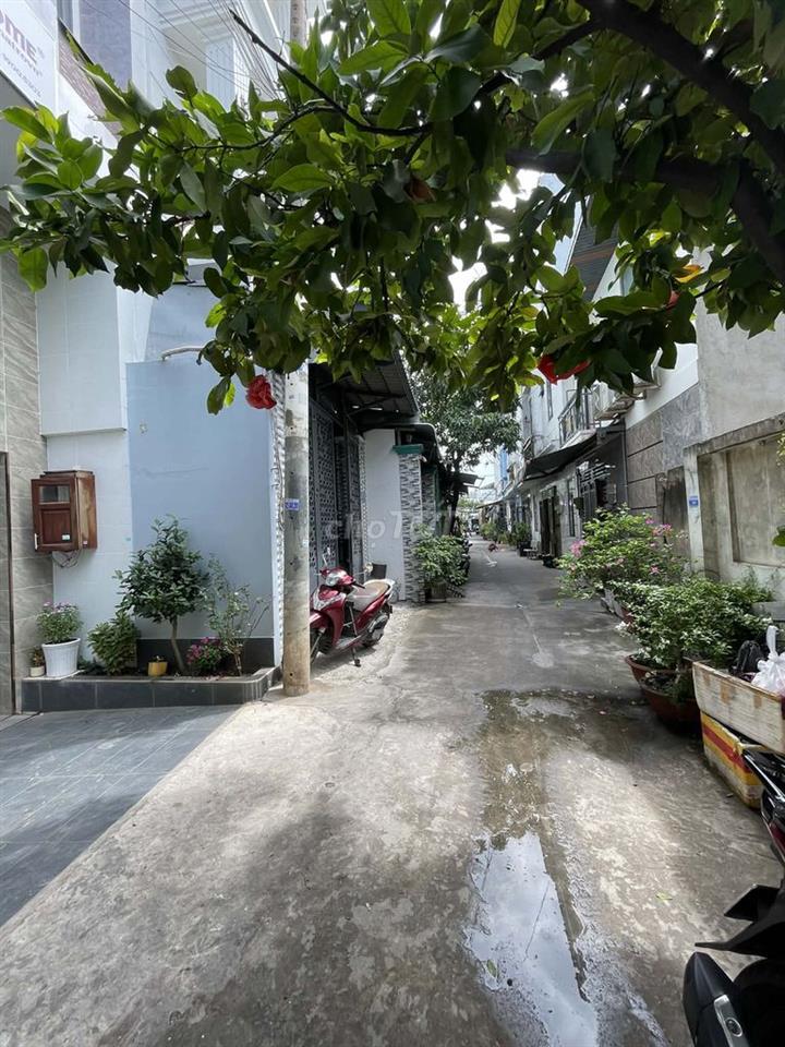Bán nhà dt đẹp 6m x 20m, có 8 phòng đang cho thuê 13tr. sổ vuông vức