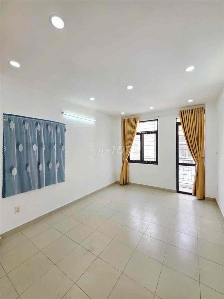 nhà hẻm 4m thông tứ tung gần chợ lê văn quới