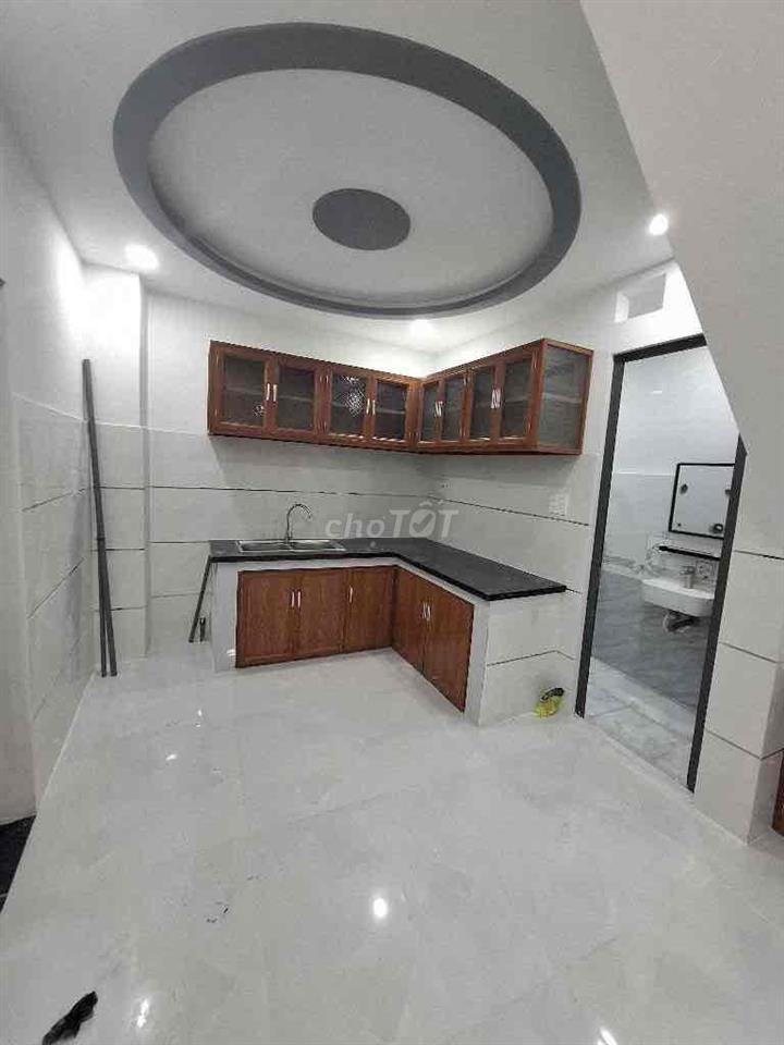 TÔI BÁN NHÀ NGÃ 4 BỐN XÃ 32.2M2 HẺM XE HƠI - 3 PN