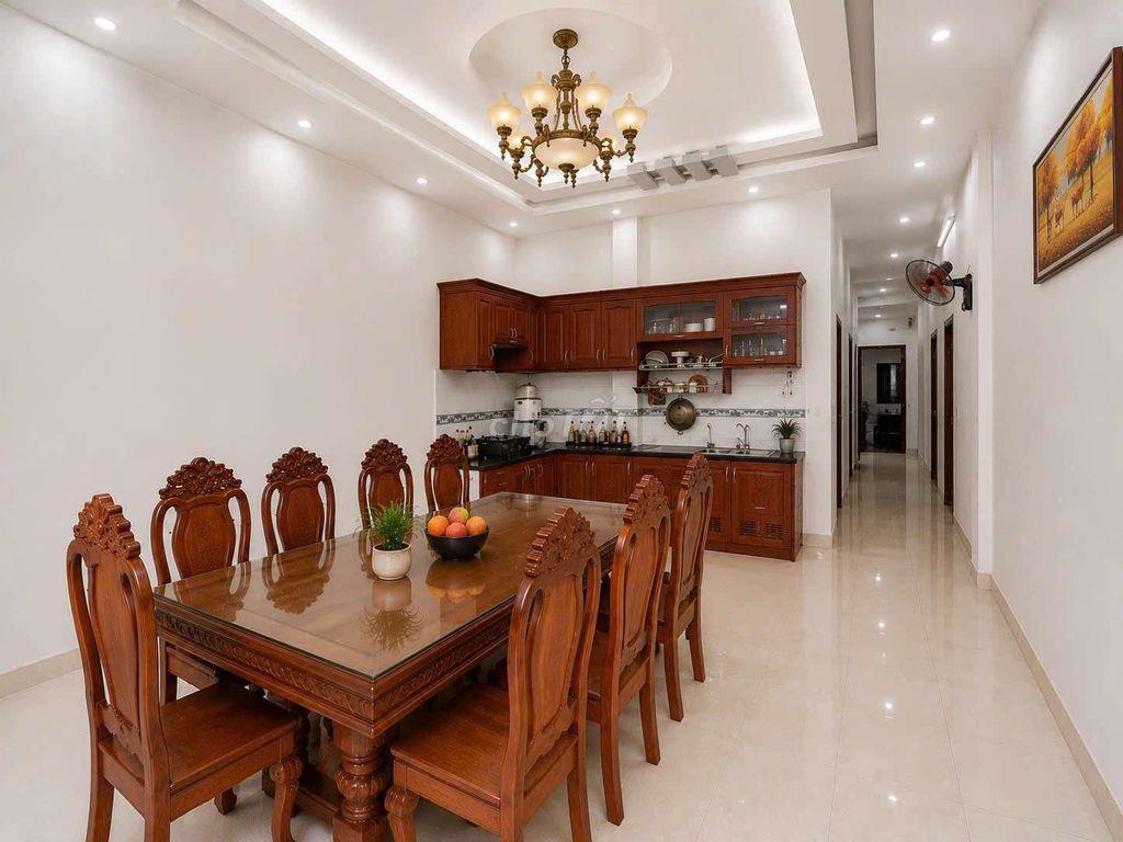 Bán gấp nhà hai mặt tiền hẻm đều thông
