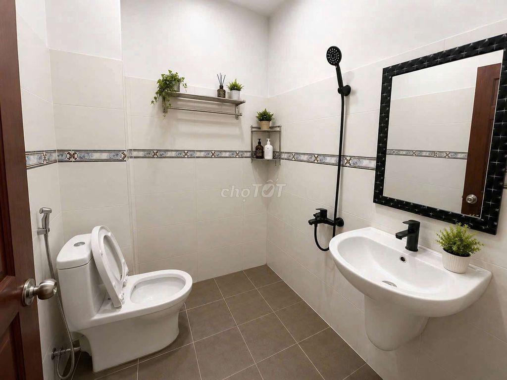 Bán gấp nhà hai mặt tiền hẻm đều thông