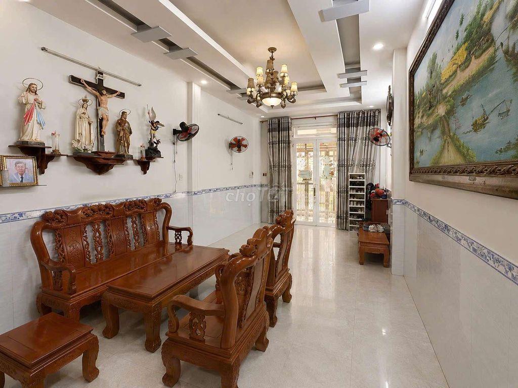 Bán gấp nhà hai mặt tiền hẻm đều thông