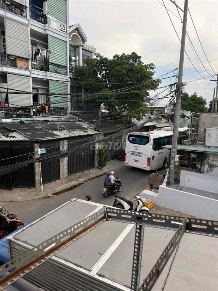Mặt Tiền ĐƯỜNG gần bề kênh tham lương
