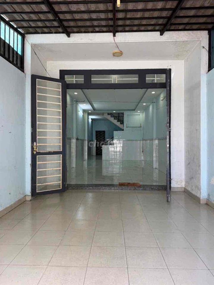 Mặt Tiền ĐƯỜNG gần bề kênh tham lương