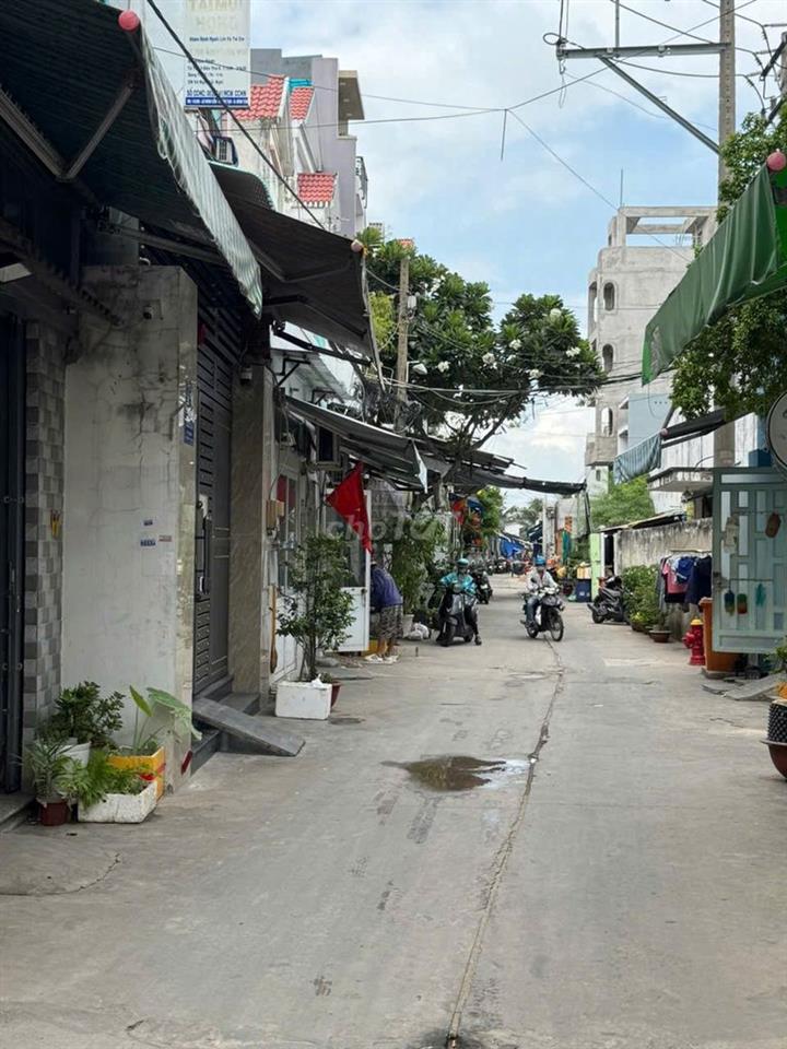 Chính chủ bán nhà hẻm xe hơi đường Lê Đình Cẩn , Phường Tân Tạo