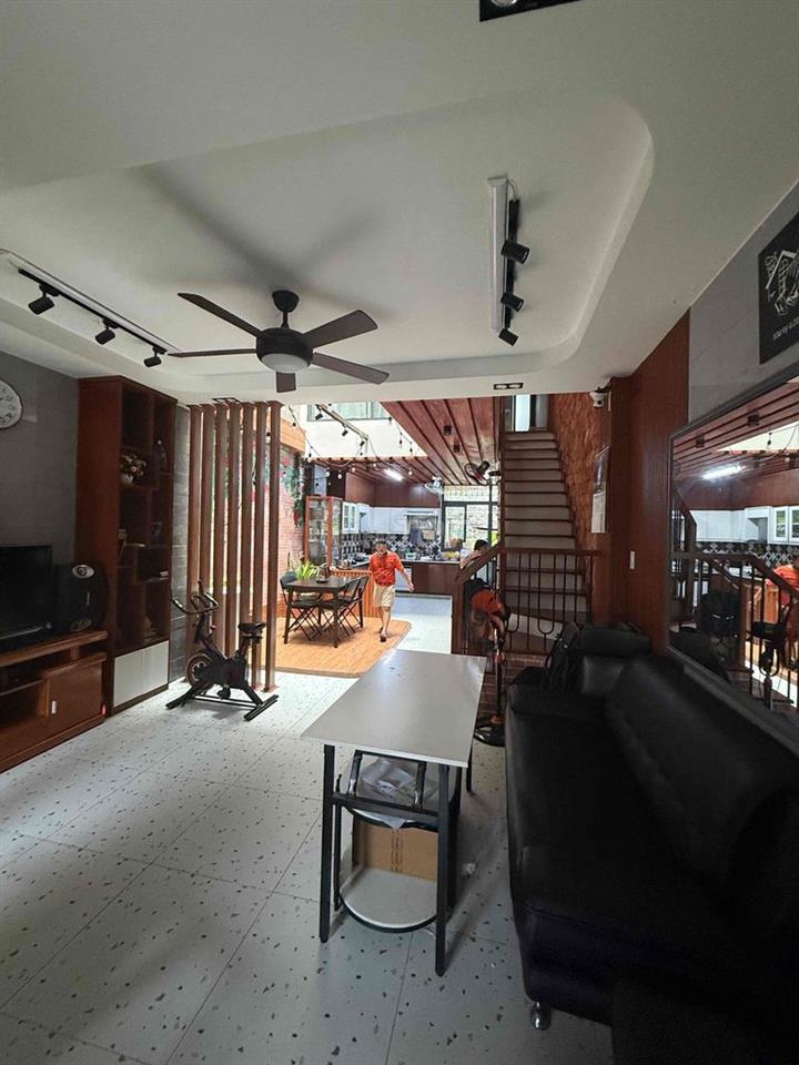 Chính chủ bán gấp kdc  Nam Hung Vuong R4.5*D20 mặt tiền