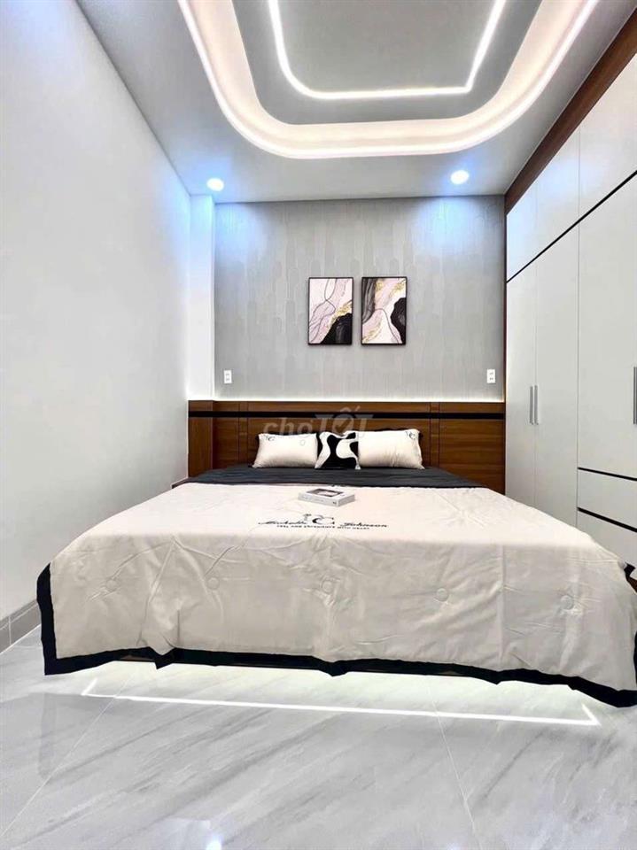 Nhà Góc 2 Mặt Tiền Hẻm Xe Hơi Gần Khu Tên Lửa 5X20
