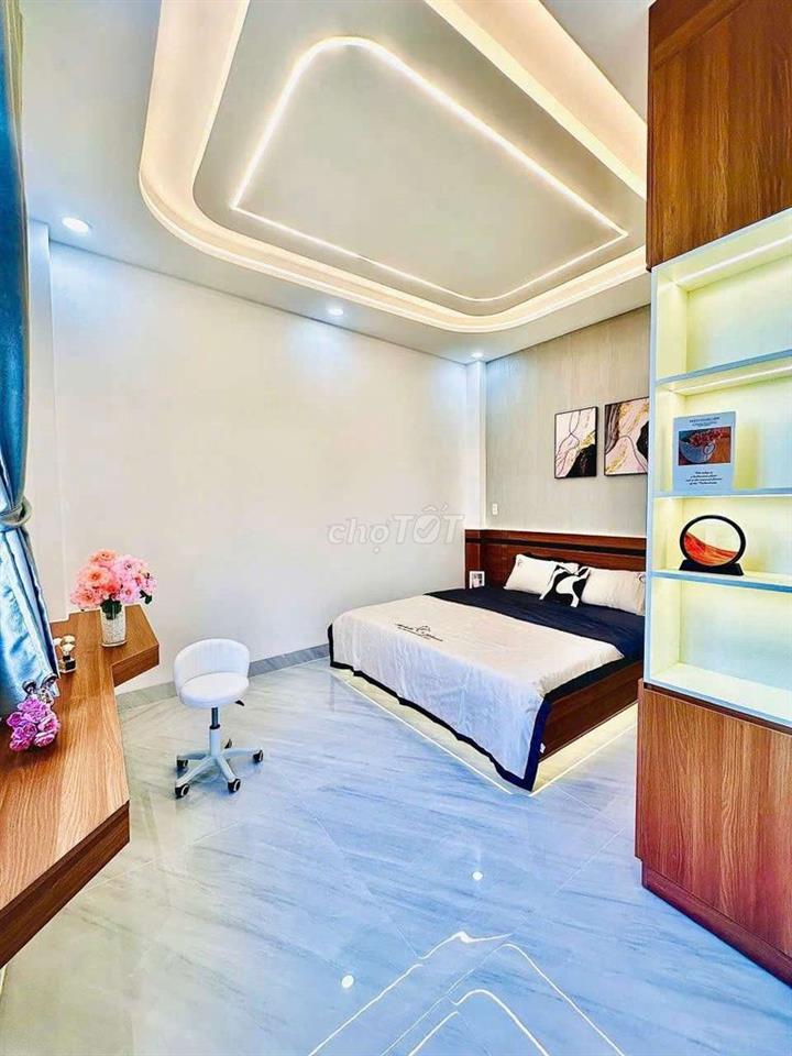 Nhà Góc 2 Mặt Tiền Hẻm Xe Hơi Gần Khu Tên Lửa 5X20