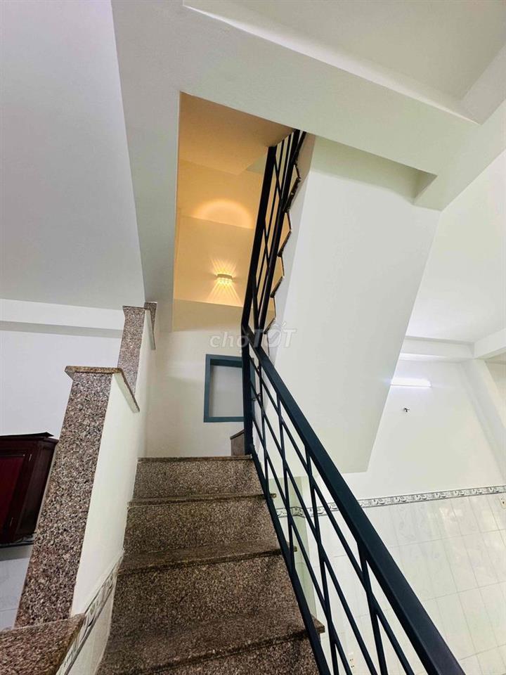 Bán Nhà 2/ Liên khu 5-6, 40m2 - 2 lầu- 3PN- 3WC - 1 ST , hẻm 6m ô tô