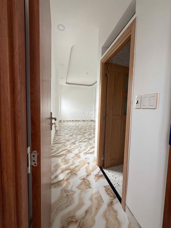 Nhà xây mới 100% Giáp Quận Tân Phú - 3 phòng ngủ - 4m x 18m - Giá rẻ-