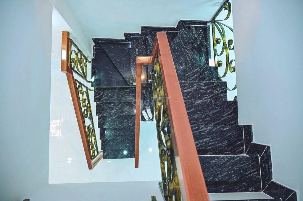 nhà đẹp chủ bán gấp - nhỉnh 3 tỷ - DTSD 60m² - sổ hồng riêng ko QH LG