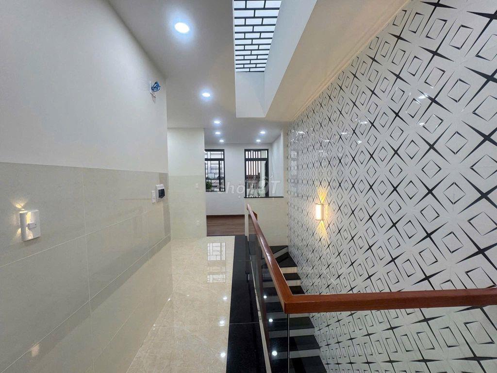 Làm nhà nước chuyển công tác cần bán gấp nhà kiên cố, ở chưa tới 1 năm