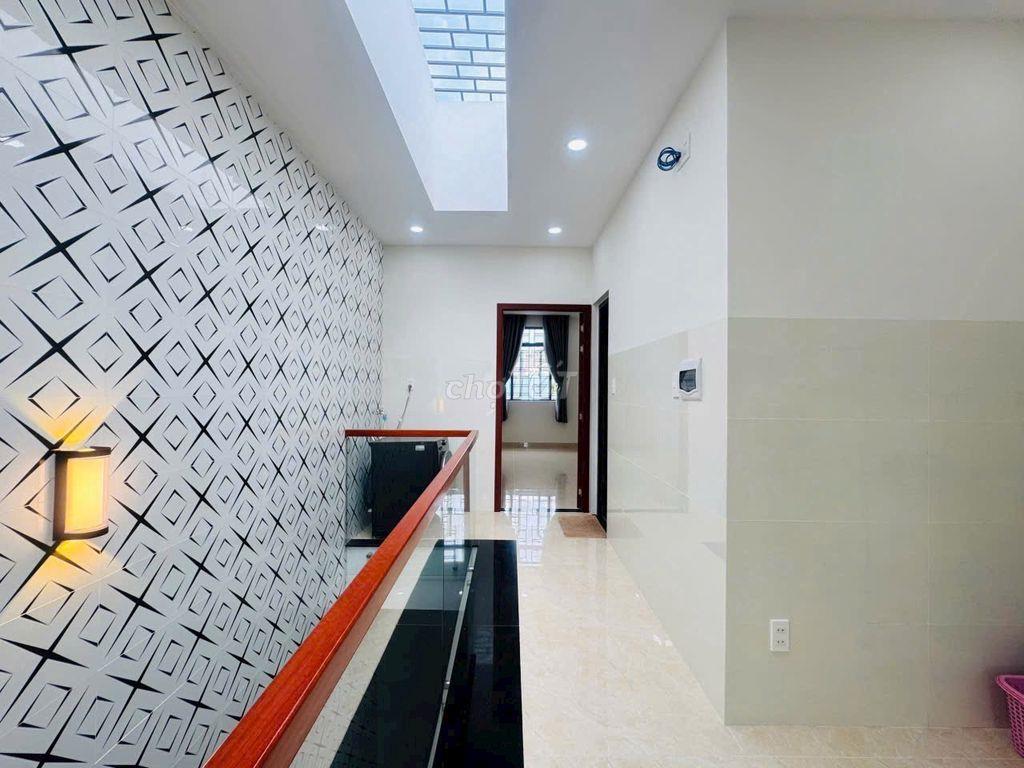 Làm nhà nước chuyển công tác cần bán gấp nhà kiên cố, ở chưa tới 1 năm