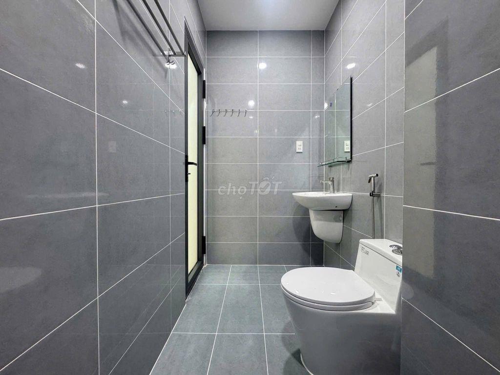 Làm nhà nước chuyển công tác cần bán gấp nhà kiên cố, ở chưa tới 1 năm