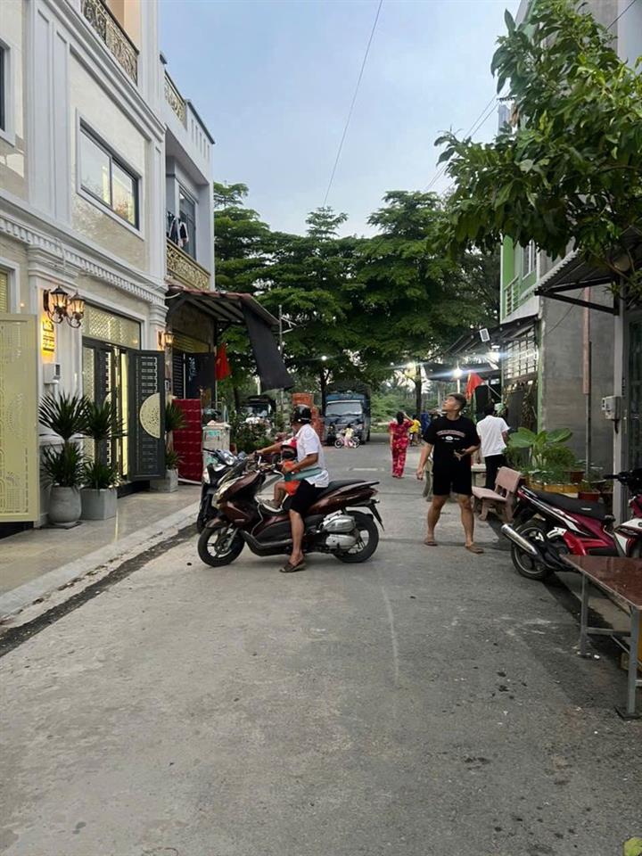 BÁN NHÀ HẺM 8m KDC BÀ HOM BÌNH TÂN 