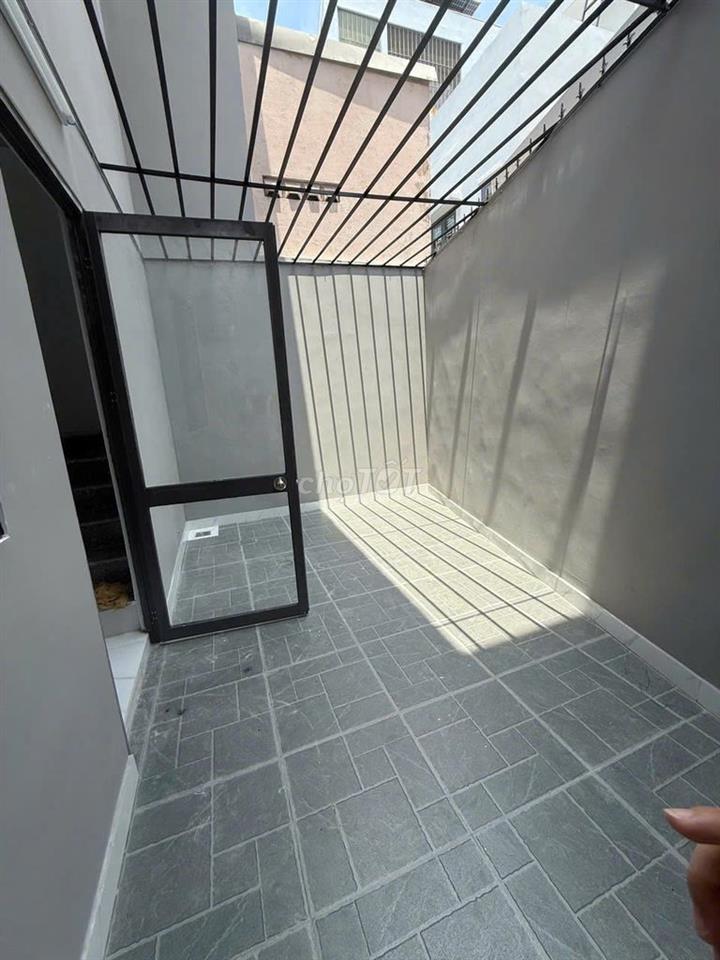 bán nhà bình tân 90m2 ( 5mx18m) có gác lửng, hẻm xe hơi