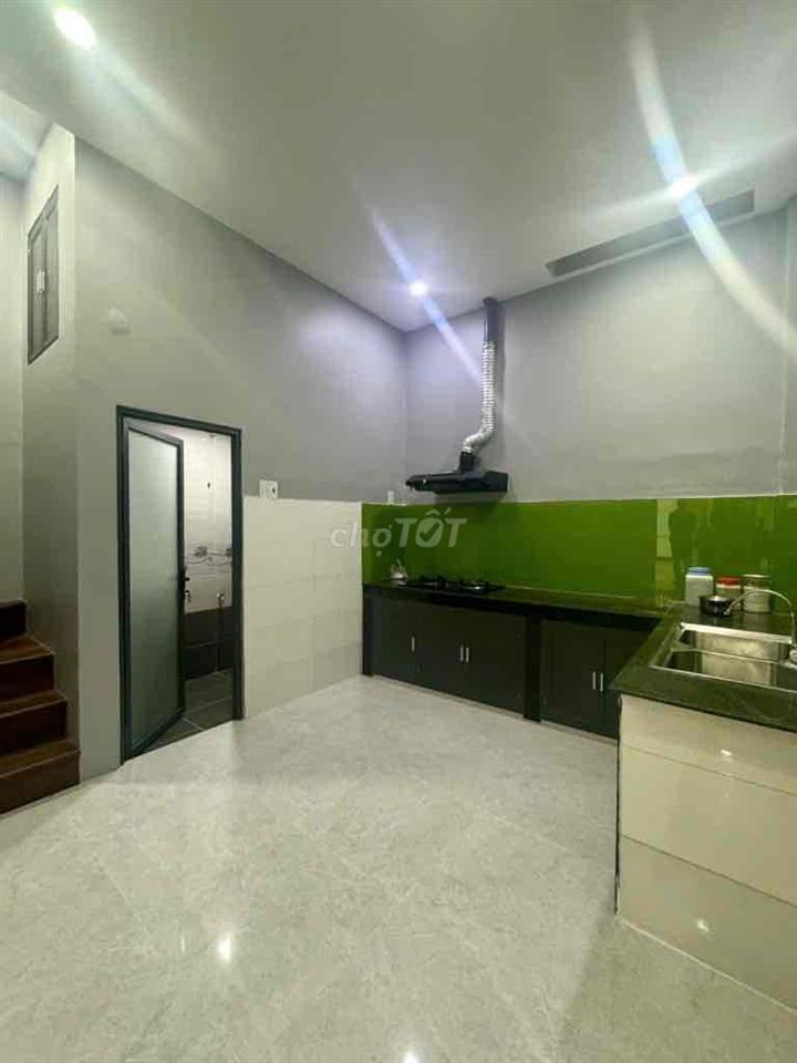 nhà Tân Sơn Nhì, xe hơi tới cửa, 3PN, 2Tầng, chỉ 95tr/m2