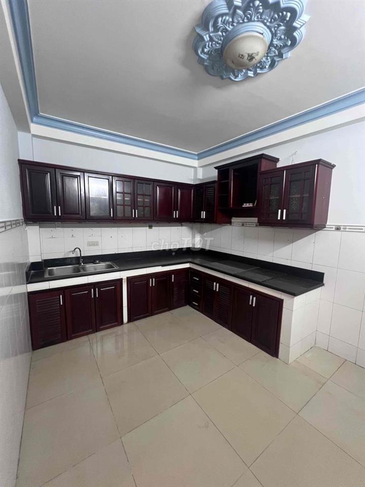 nhà gần Gò Dầu, Tân Sơn Nhì, hẻm 4m, 8PN, chỉ 6đ1