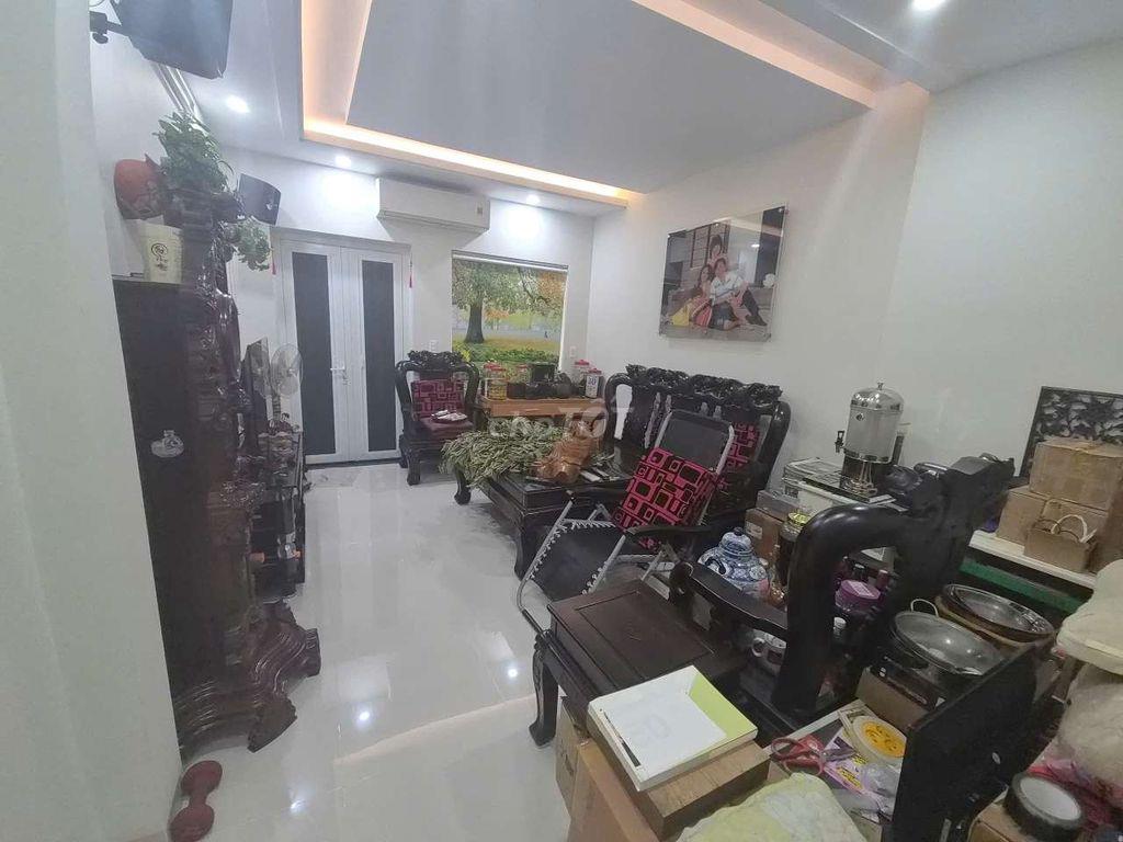 Nhà 2 Mặt tiền - Đang kinh doanh Shop Quần Áo
