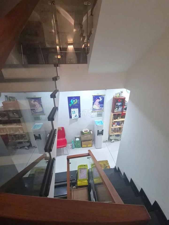 Nhà 2 Mặt tiền - Đang kinh doanh Shop Quần Áo
