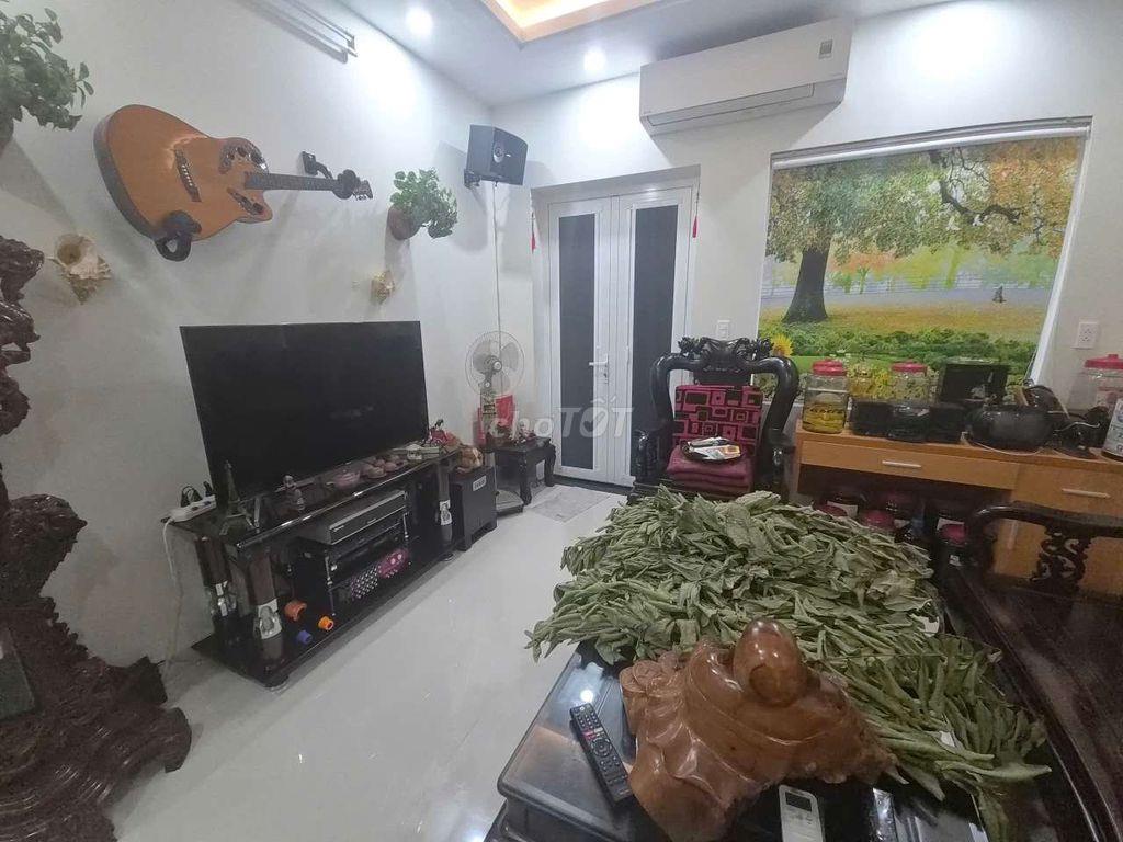 Nhà 2 Mặt tiền - Đang kinh doanh Shop Quần Áo
