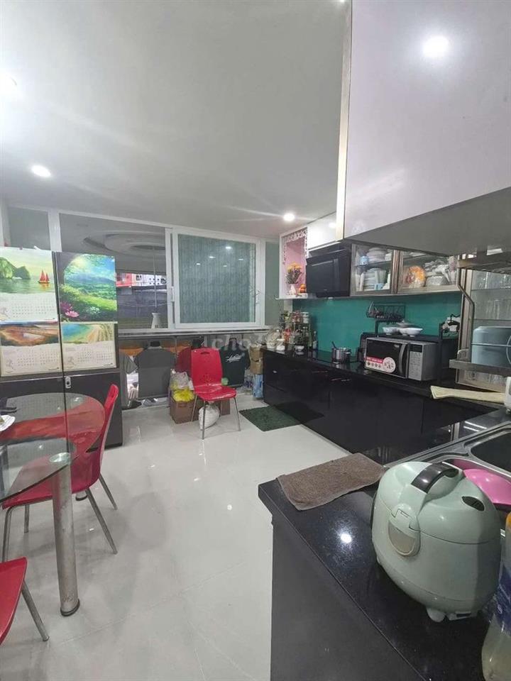 Nhà 2 Mặt tiền - Đang kinh doanh Shop Quần Áo
