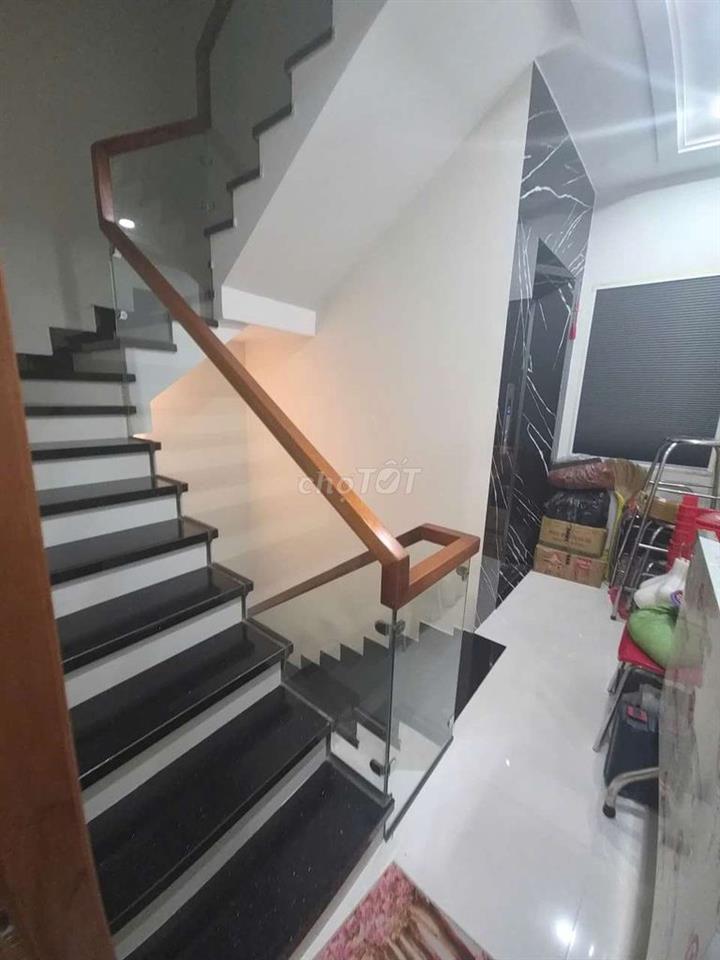 Nhà 2 Mặt tiền - Đang kinh doanh Shop Quần Áo

