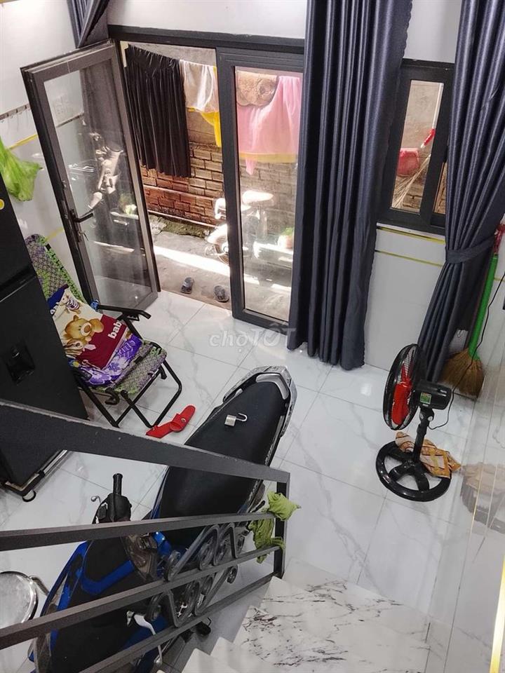 Bán nhà 1 trệt 2 lầu