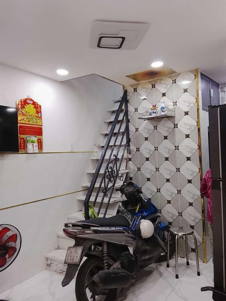 Bán nhà 1 trệt 2 lầu