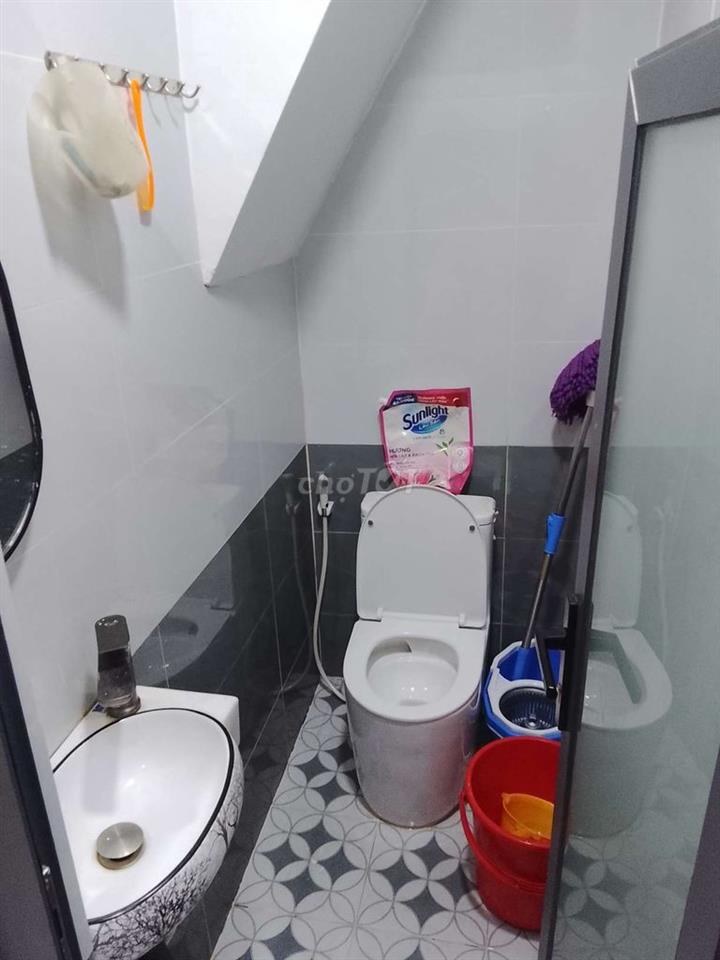Bán nhà 1 trệt 2 lầu