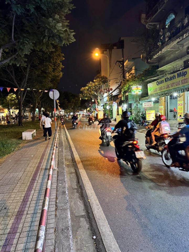 NHÀ MT KÊNH NƯỚC ĐEN, KD ĐÔNG ĐÚC SẦM UẤT SUỐT NGÀY ĐÊM, SÁT TÂN PHÚ