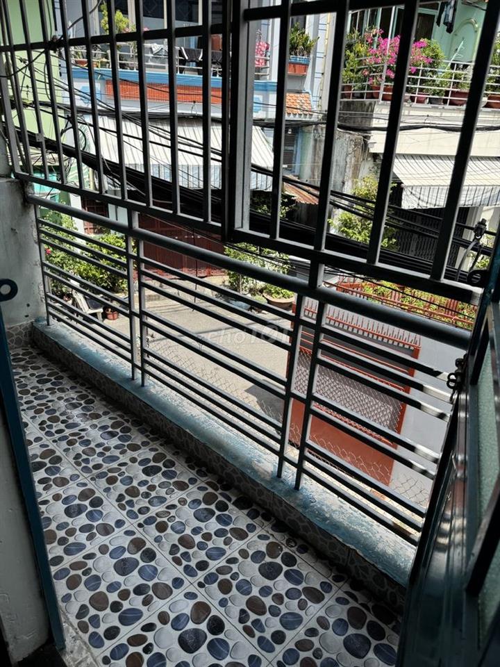 NHÀ XE HƠI TỚI CỬA, VÀO Ở NGAY, GẦN CHỢ HOA ĐẦM SEN, CV ĐẦM SEN