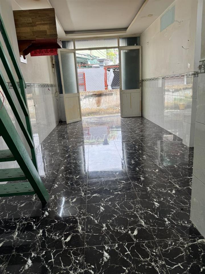 NHÀ XE HƠI TỚI CỬA, VÀO Ở NGAY, GẦN CHỢ HOA ĐẦM SEN, CV ĐẦM SEN